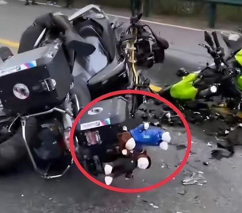 清远撞车吃瓜,吃瓜群众围观下的真相揭秘